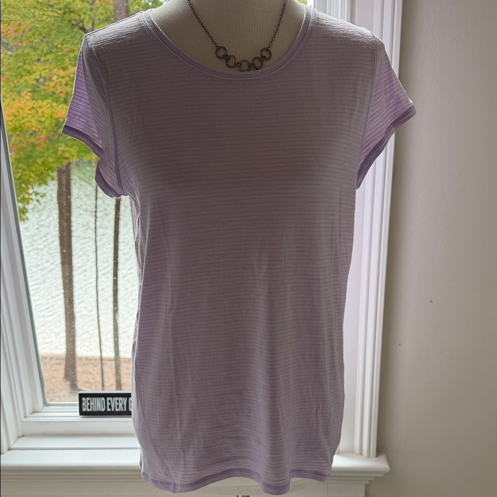 Lululemon Metal Vent Lavender SS Crewneck, Size 8, Like New